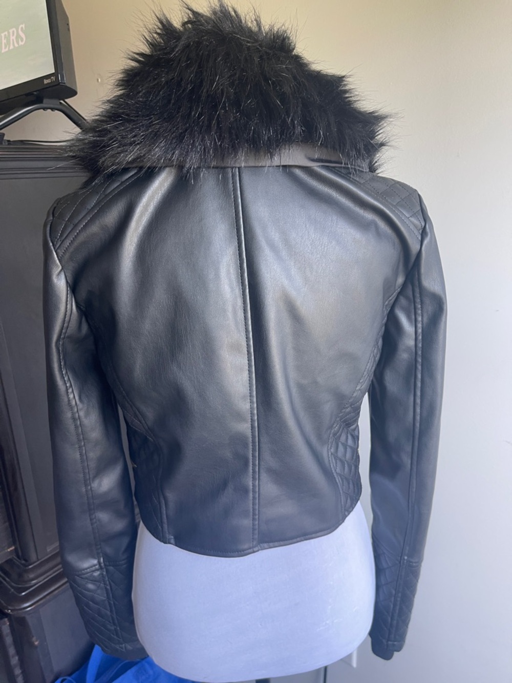 GUESS leather jacket - Picture 2 of 7